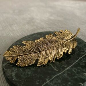 Feather gold hair pin